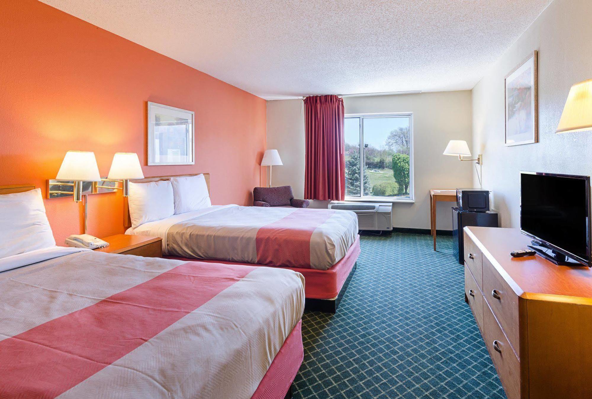 Econo Lodge Inn & Suites Johnson City Bagian luar foto